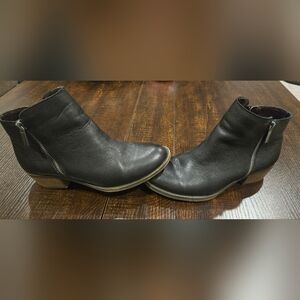 Kensie Black Leather Heeled Boots
